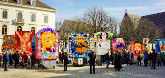 Der offizielle basler onlineshop bietet ihnen alle aktuellen kollektionen der traditionsmarke basler mit mode in höchster qualität und eleganten schnitten. Laternenausstellung Auf Dem Munsterplatz Wahrend Der Basler Fasnacht Foto Bild Europe Schweiz Liechtenstein Kt Basel Stadt Bilder Auf Fotocommunity