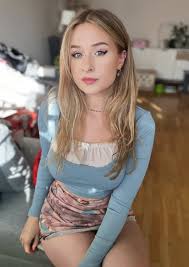 Elina (Twitch) - Free pics, galleries & more at Babepedia