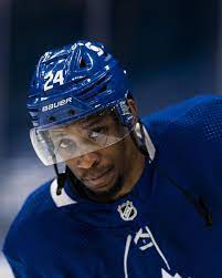 Wayne simmonds is out for six weeks after suffering a broken wrist in saturday's win in vancouver. V9pnbn0yrlecwm