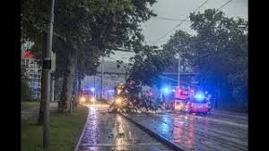 Bei den unwetterwarnungen gibt es zwei arten: Schwere Gewitter In Stuttgart Und Der Region Youtube