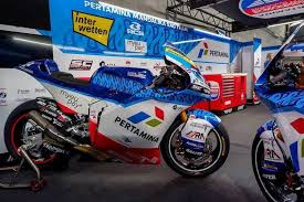 © disediakan oleh kompas.com desain livery mandalika racing team untuk moto2 musim 2021. Livery Motor Pertamina Mandalika Sag Team Lebih Simpel