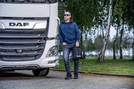Nehmen sie kontakt mit uns auf! Die Neue Merchandise Kollektion Von Daf Im Neuen Daf Webshop Daf Trucks Deutschland Gmbh