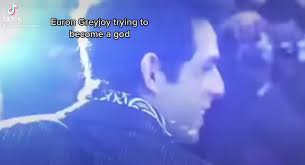 Gonna be a wizard vogue off between these two  #asoiaf#asongoficeandfire#asoiaftiktok#got#gameofthrones#georgerrmartin#eurongreyjoy#leytonhightower#greyjoy#hightower#fyp