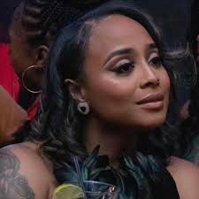 Tried to get her to talk but she talk whenever she wants to lol but listen  to her pur lol