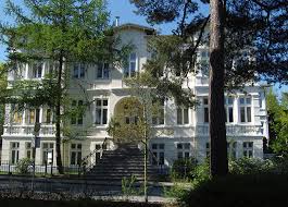 Die bekannte ahlbecker seebrücke und das ortszentrum mit zahlreichen restaurants und einkaufsmöglichkeiten erreichen sie in ca. Villen Und Objekte Riccius Immobilien Gmbh Ihr Immobilien Makler Auf Usedom