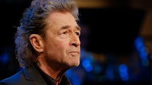 Peter maffay is active in politics and sometimes inserts his own political stances into his music. Peter Maffay Glaube Ist Wie Ein Leuchtturm Evangelisch De