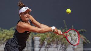 The romanian qualifier defeated the local hero andrea petkovic 7: Hamburger Rothenbaum Qualifikantin Ruse Zieht Ins Finale Des Wta Turniers Ein Eurosport