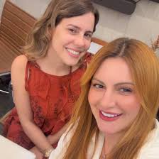 Lorena Pinheiro, a garota MD😂 (Moura Dubeux). ➖Autônoma; ➖Sem imobiliária  por trás; ➖Sem patrocínio; ➖Sem marca famosa… Mas ela veio com constância,  determinação e posicionamento! Quero agradecer a Deus, quem me honrou;