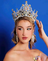 So this is how big Miss Earth is?!