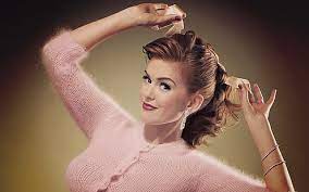 Do you really wanna make your short hair looks more cute than ever with modern hair colors? Hd Wallpaper Isla Fisher Vintage Blonde Hair Woman In Sweatshirt Painting Wallpaper Flare