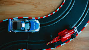 Auf bis zu acht spuren können bei dem analogen carrera evolution system mit schienen im maßstab 1:24 die carrera slotcars mit dem maßstab 1:32 spannende rennen bestreiten. Carrera Streckenplaner Vorschlage Und Tools Otto