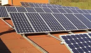 Photovoltaik Auf Ost Dach Das Dach Ist Nach Osten Geneigt Mit Ca 10 Dachneigung Die Dachflache Ist Zu Flach Photovoltaik Module Energieeffizient Bauen Dach