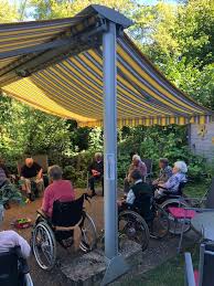 Bei der planung einer neubespannung von einer markise muss genau auf die details geachtet werden. Awo Seniorenzentrum Hanauerland Neue Bespannung Unserer Markise Im Bewohnergarten