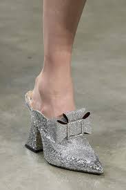 The Hottest Shoe Trends For Fall 2017 Silver Mules Bayan Ayakkabi Ayakkabilar Kadin Ayakkabilari