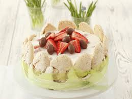 Raffinierte Ostertorte Mit Erdbeeren Rezept Lebensmittel Essen Rezepte Und Ostertorte