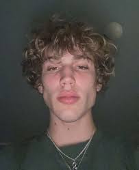 VINNIE HACKER // imagines