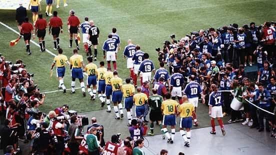 Copa del Mundo Francia 1998 🏆🇫🇷 Entrada para la gran final: el anfitrión Francia frente a Brasil. Un recuerdo único de aquella noche inolvidable en el Stade de France, donde los locales