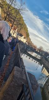 Distriktssortiment, grunnsortiment, hovedsortiment, og fullsortiment. Koen Til Vinmonopolet I Sandvika I Dag Norge