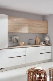 kuchenzeile moderne kuche in weiss kuche holz modern wohnung kuche kuchen ideen modern