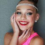 Sarah Shurtz's Instagram, Twitter & Facebook