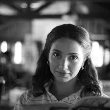 ❤️🔪CINDY BERMAN🔪❤️ . @emilysteaparty is a Clean Beauty Queen so when  designing this look we kept that in mind. Her look was made up mainly of  @kosas, @cloveandhallow, @glowrecipe @glossier plus lots