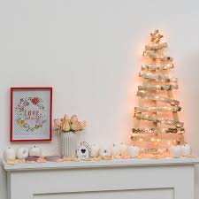 No es la única manera en que puedes decorar tu árbol esta navidad pero si es una guía que funciona el 3) copos de nieve de diferentes materiales y diferentes tamaños. 7 Ideas De Arboles De Navidad Para Espacios Pequenos Luminal Park