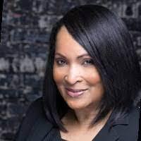 Linda Ganter's Instagram, Twitter & Facebook