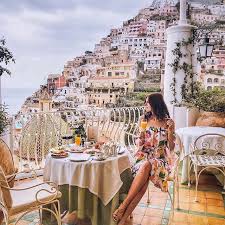 никто не может грустить когда у него есть воздушный шарик Unforgettable Breakfast With A View In Positano Regram Via Tiebowtie Italy Travel Italy Travel Guide Europe Photos