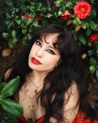 Merry Christmas in July!🎄 SO EXCITED to be apart of the Psycho Ape family,  and be in “The Psycho Ape! Christmas Spectacular” 🎥 🍌 😛 I'll be playing  a grown up Cindy