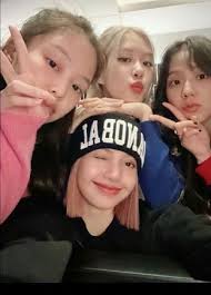 Lisa (BLACKPINK) nhiễm COVID-19 khiến fan lo lắng, hiện chưa rõ nguồn lây