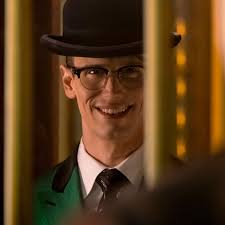 Give Cory Michael Smith a smile... it's his birthday! 💚🎈🎂