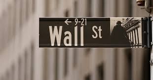Peso gana terreno frente al dólar; Bolsa mexicana cierra al alza pese a Wall Street mixto