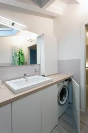 Un bagno è innanzitutto un bagno, prima di essere una bomboniera o una deposito con wc, a seconda. Bagno Con Lavatrice Incassata Moderno Stanza Da Bagno Milano Di P E R Arredare Di Riva Piero C Sas Houzz