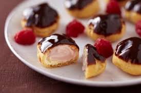 Choux A La Creme Aux Framboises Sauce Chocolat Caramel Recette Recette De Chou A La Creme Caramel Pour Choux Et Caramel Facile