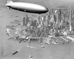 1936 hindenburg landing.jpg 731 × 960; Nejvetsi Vzducholod Sveta Hindenburg Byla Plna Vybusneho Vodiku A Pritom Se Uvnitr Mohlo Kourit Extrastory