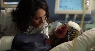 Pour se disculper, claire n'aura d'autre choix que de percer tous les secrets du passé, notamment celui de la mort de sa sœur angèle… tout en se confrontant à manu, chargé d'enquêter sur le meurtre dont elle. Un Si Grand Soleil En Avance Alice Va Voir Sarah Resume Video De L Episode N 290 Du 4 Octobre Stars Actu