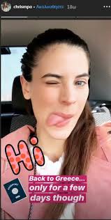 Κούρεμα κλασικό με ξύρισμα στο πλάι και περισσότερο μαλλί στο κοντό κούρεμα με ξύρισμα στα πλαϊνά και πυκνές μπούκλες στο κέντρο. Einai Epishmo H Xristina Mpompa Sto Survivor Se Liges Hmeres Queen Gr