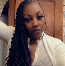 Deanna Hix's Instagram, Twitter & Facebook