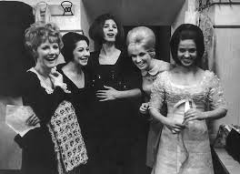 Iva zanicchi iz wikipedije, slobodne enciklopedije iva zanicchi (ligonchio, 18. File Iva Zanicchi Sanremo 1965 Dressing Room Jpg Wikipedia