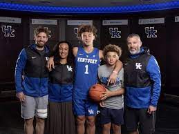 Askew is the second uk player to enter the portal, following ca,'ron fletcher. Kentucky Wildcats Devin Askew Talks Recruiting Class Group Text Return To Campus A Sea Of Blue