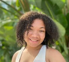 Claire Otis's Instagram, Twitter & Facebook