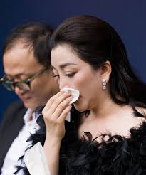 Họa mi” Phạm Thu Hà bật khóc khi diễn cùng các nhạc công