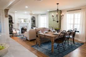 Fixer Upper Season 3 Episode 17 The Carriage House Fixer Upper Living Room Joanna Gaines Dining Room Living Room Dining Room Combo