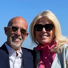 A picture might be worth a thousand words but THIS HAND IS WORTH A MILLION  BUCKS. #diamonds #proposal #millionaire www.morganjonathan.com