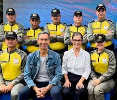 César Tralli e Renata Vasconcellos são vistos em Pirenópolis para gravações da Globo