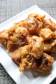 Buah cempedak memiliki bentuk yang mirip dengan nangka dan beraroma mirip durian. Cempedak Goreng Rangup Azie Kitchen