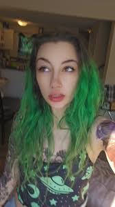 Carrie Marlow's Instagram, Twitter & Facebook