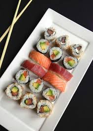 Makis Sushi California Rolls C Est Par Ici Recette Sushi Recette Sushi Maison Recette Maki