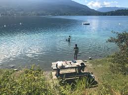 Bij de bar van de camping kun je elke dag brood. Johnson Lake Bc Exploratory Glory Travel Blog Tinyhouse Living Travel Deals