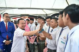 Posted by smk paya rumput. Kpm On Twitter Beliau Kemudian Mengadakan Lawatan Ke Ketiga Buah Sekolah Iaitu Sk Kampung Tengah Kuala Linggi Smk Rahmat Dan Smk Paya Rumput Melaka Https T Co Hhmvyosyc8